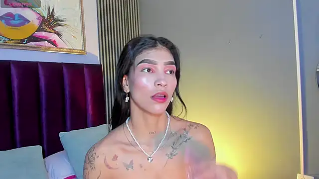 Snapshot of LauraAristizabal chatting on 05.28.26 LauraAristizabal online show from 05.28.26