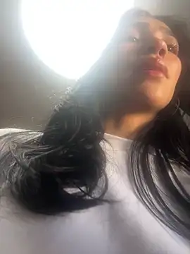 Snapshot of LauraAristizabal chatting on 06.04.26 LauraAristizabal online show from 06.04.26