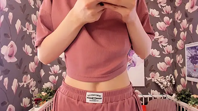 Snapshot of MelaniGrand chatting on 02.19.25 MelaniGrand online show from 02.19.25