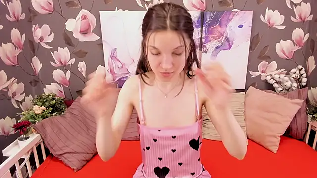 Snapshot of MelaniGrand chatting on 02.21.25 MelaniGrand online show from 02.21.25