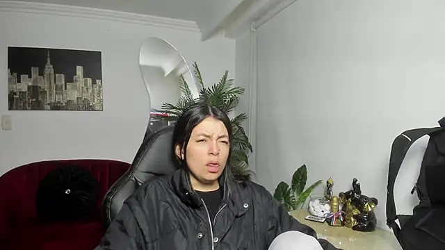 Meghan320 online show from 10.13.25