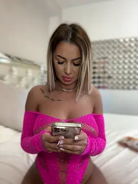 Snapshot of KirstieVegas chatting on 03.19.25 KirstieVegas online show from 03.19.25