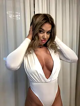 Snapshot of KirstieVegas chatting on 09.19.25 KirstieVegas online show from 09.19.25