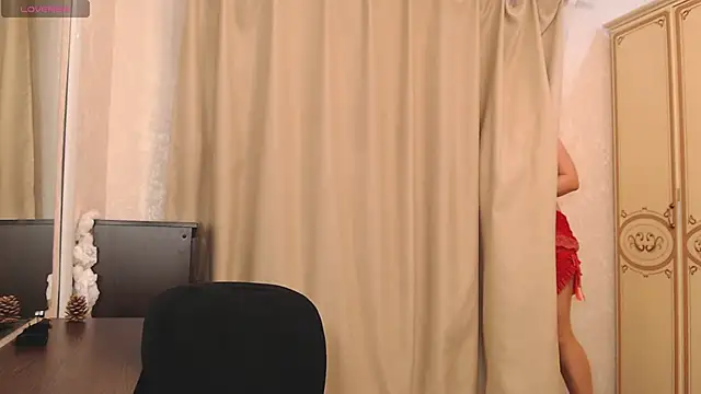 Snapshot of AlinaBoobs55 chatting on 11.30.25 AlinaBoobs55 online show from 11.30.25