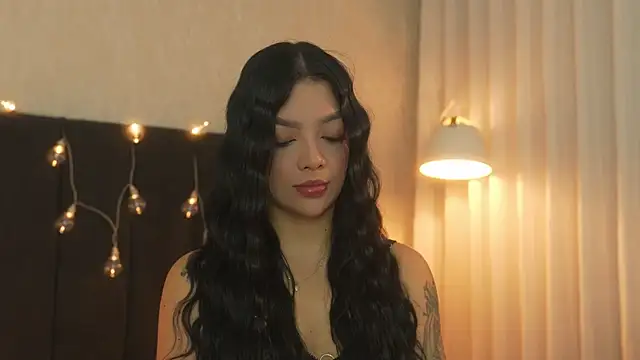 sarah hiill online show from 04.07.26