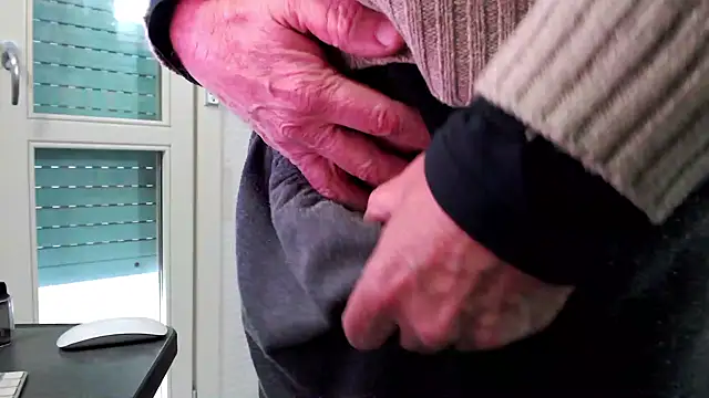 Snapshot of Unicum900 chatting on 12.22.24 Unicum900 online show from 12.22.24