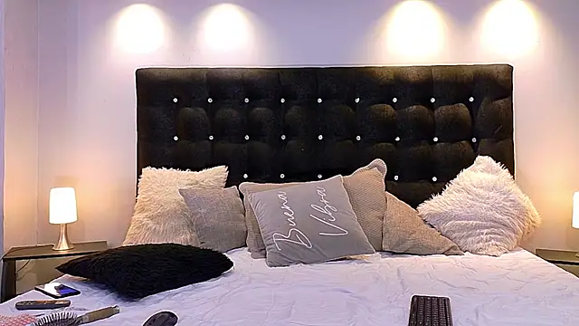 Snapshot of MiahWindsor chatting on 12.04.24 MiahWindsor online show from 12.04.24