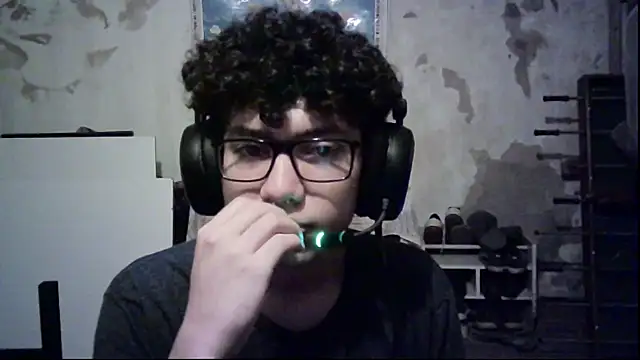 Snapshot of Emv2 chatting on 02.18.26 Emv2 online show from 02.18.26