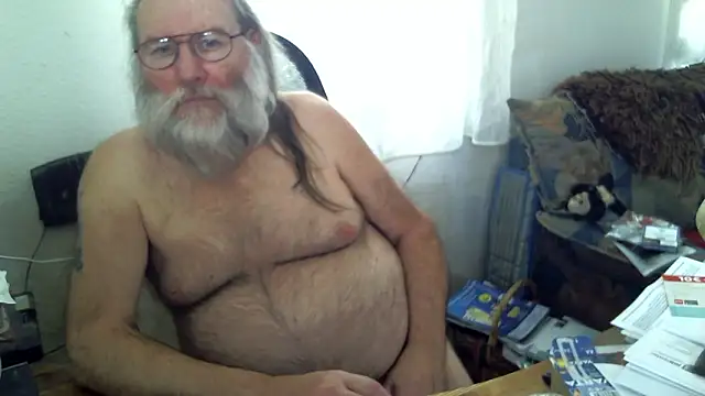 Snapshot of SexySantaC chatting on 03.18.25 SexySantaC online show from 03.18.25