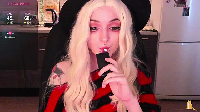 Snapshot of spticc chatting on 10.28.25 spticc online show from 10.28.25