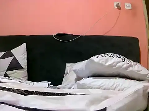 Snapshot of Drama-gal chatting on 01.10.25 Drama-gal online show from 01.10.25