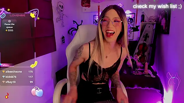 Snapshot of Yaki_Tai chatting on 10.05.25 Yaki Tai online show from 10.05.25