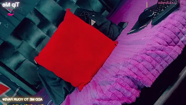 Snapshot of CharlotteBigCock chatting on 02.07.26 CharlotteBigCock online show from 02.07.26