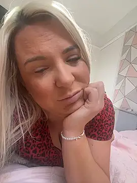 Bustyblondebabe32 online show from 04.07.26