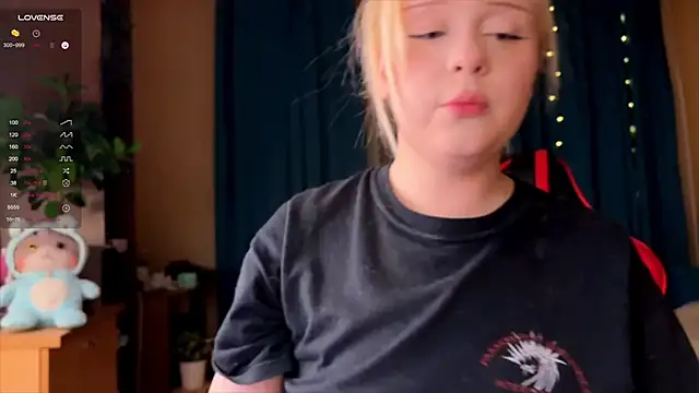 LisaLaas online show from 10.03.25