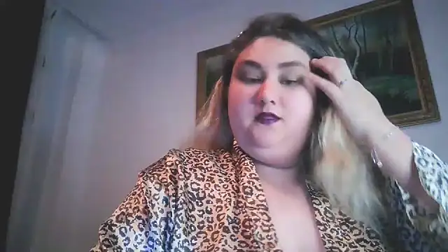 Snapshot of nicholle chatting on 12.30.24 nicholle online show from 12.30.24