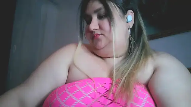 Snapshot of nicholle chatting on 02.09.25 nicholle online show from 02.09.25