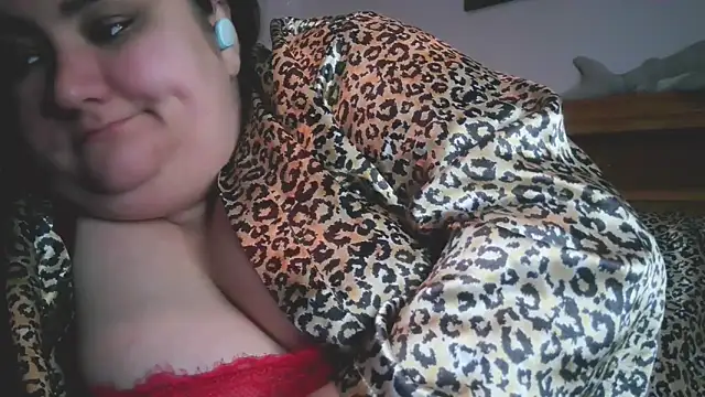 Snapshot of nicholle chatting on 02.21.25 nicholle online show from 02.21.25