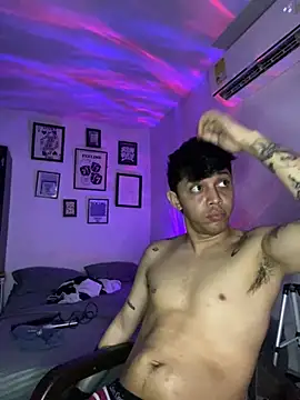 Snapshot of tonysexyboy chatting on 01.08.25 tonysexyboy online show from 01.08.25