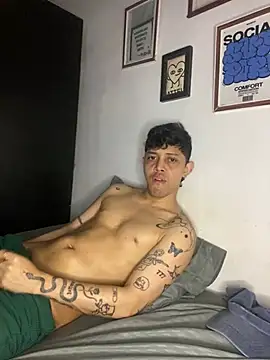 Snapshot of tonysexyboy chatting on 01.09.25 tonysexyboy online show from 01.09.25