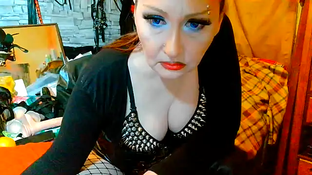 Snapshot of dominatrixredsonyja chatting on 05.15.26 dominatrixredsonyja online show from 05.15.26