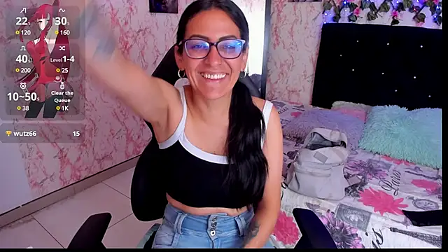 Snapshot of alma_blue chatting on 12.08.24 alma blue online show from 12.08.24