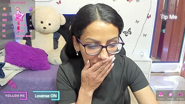 Snapshot of alma_blue chatting on 11.25.25 alma blue online show from 11.25.25