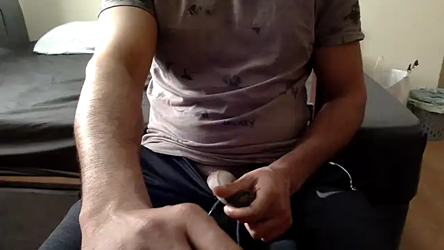 Snapshot of CoolBiDude chatting on 03.18.26 CoolBiDude online show from 03.18.26