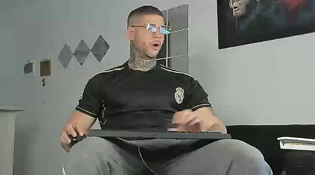  jamesleandros1 online show from 02.28.25