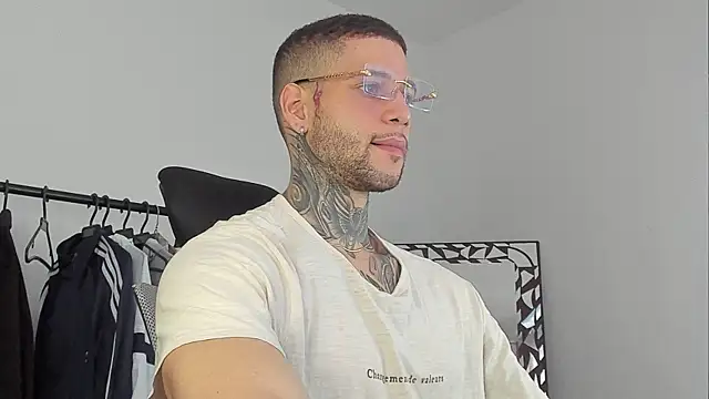  jamesleandros1 online show from 10.20.25