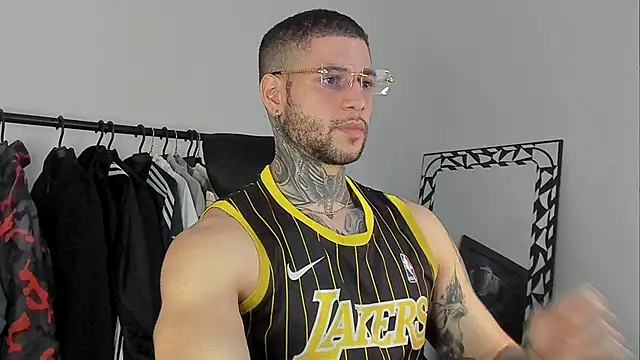  jamesleandros1 online show from 11.15.25