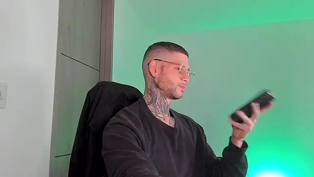 Snapshot of _jamesleandros1 chatting on 03.27.26 jamesleandros1 online show from 03.27.26