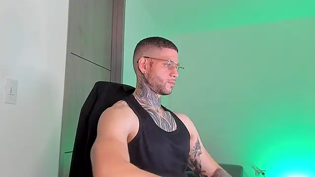 Snapshot of _jamesleandros1 chatting on 03.28.26 jamesleandros1 online show from 03.28.26