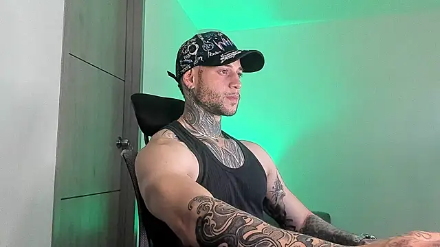Snapshot of _jamesleandros1 chatting on 05.23.26 jamesleandros1 online show from 05.23.26