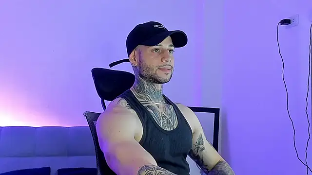Snapshot of _jamesleandros1 chatting on 06.14.26 jamesleandros1 online show from 06.14.26