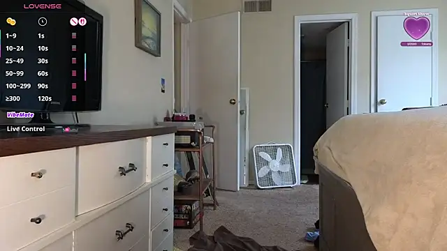 LoveSaraChristine online show from 09.09.25