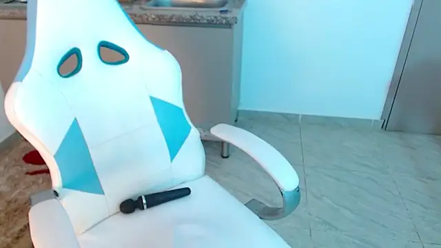 PIA STONE online show from 02.14.25