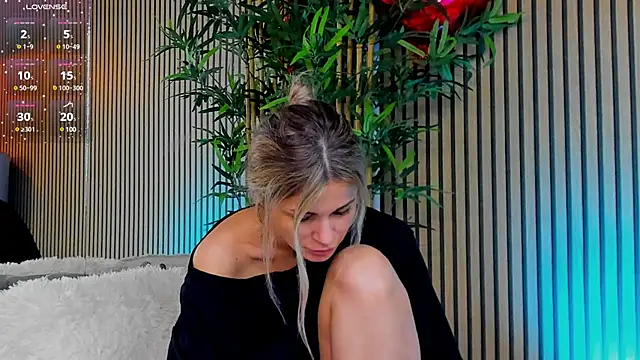 Snapshot of Avril_Cyrus chatting on 02.22.25 Avril Cyrus online show from 02.22.25