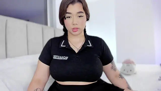 Snapshot of Foxxy222_ chatting on 12.27.24 Foxxy222 online show from 12.27.24