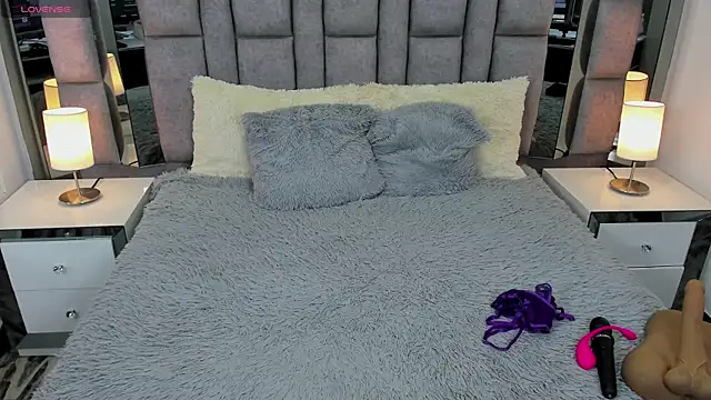 Snapshot of EMMAHILL1 chatting on 03.01.25 EMMAHILL1 online show from 03.01.25