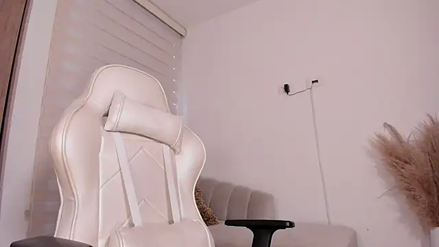 wandathompson  online show from 01.17.25