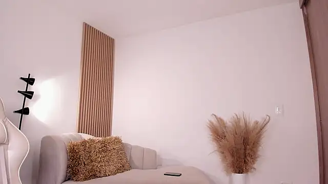 wandathompson  online show from 01.28.25