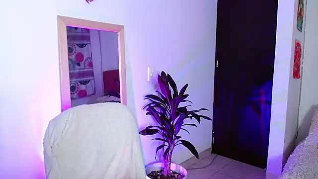 Snapshot of alisseallie chatting on 03.16.25 alisseallie online show from 03.16.25