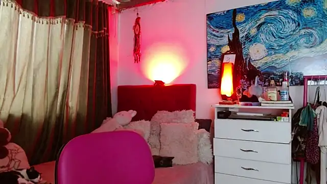 Snapshot of alisseallie chatting on 11.05.25 alisseallie online show from 11.05.25