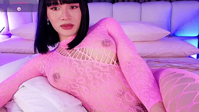 Snapshot of sweetieluna01 chatting on 11.23.25 sweetieluna01 online show from 11.23.25