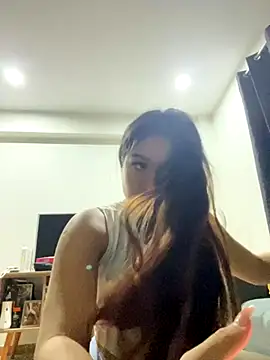 Snapshot of LuceroRm chatting on 11.04.25 LuceroRm online show from 11.04.25