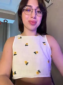 Snapshot of Tasty_Nora chatting on 02.04.25 Tasty Nora online show from 02.04.25