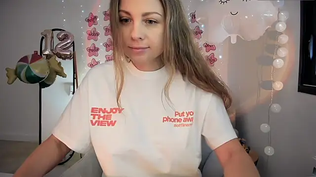 Snapshot of ImKeira chatting on 06.21.26 ImKeira online show from 06.21.26