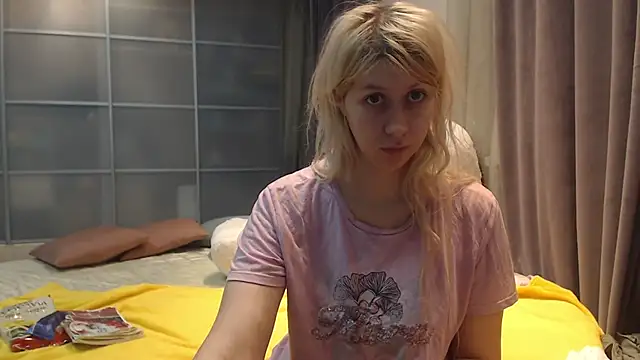 Snapshot of KyliePag chatting on 02.16.25 KyliePag online show from 02.16.25