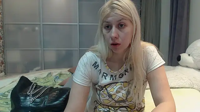 KyliePag online show from 02.15.26